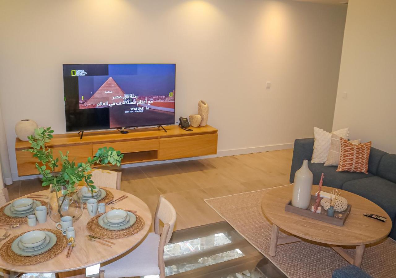 라구나 비치 럭셔리 리조트 앤 스파 마나마 외부 사진 A living room in a typical apartment